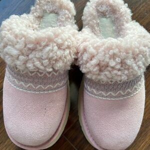 UGG Slippers size 6 in Pink